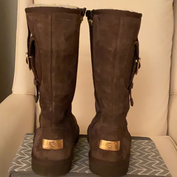 UGG Boots - Picture 1 of 8